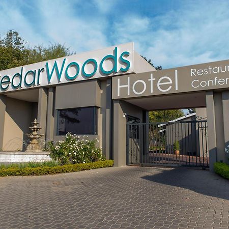 Cedarwoods Of Сэндтон Экстерьер фото